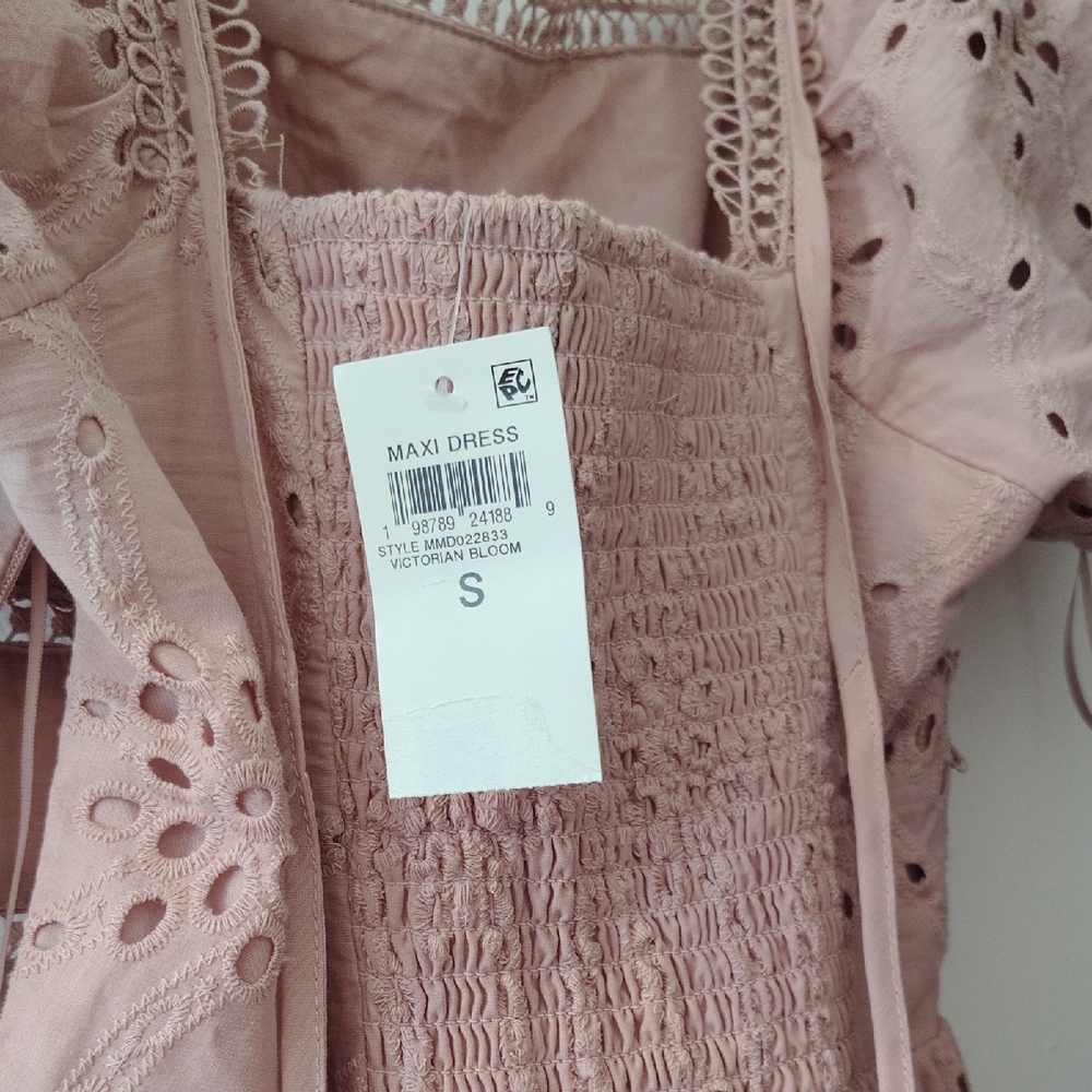 Pink Eyelet Puffed Sleeved Dress - Picture 4 of 4